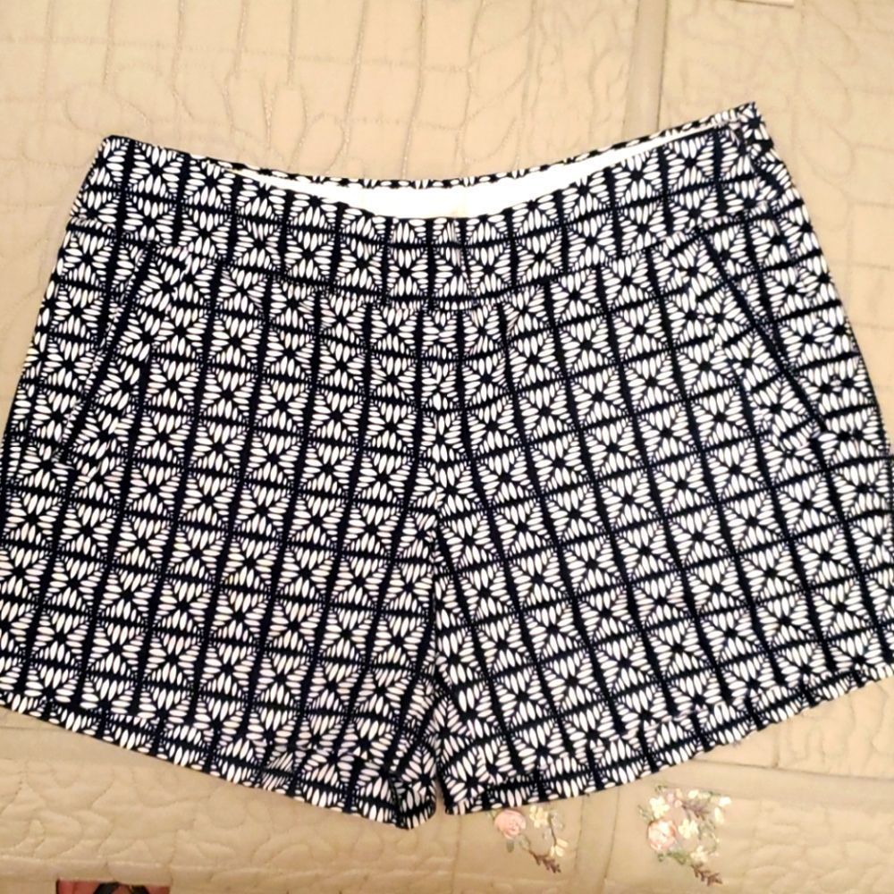JCrew stretch shorts Excellent condition navy white